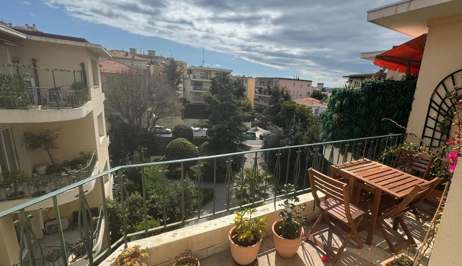 Beautiful T2 With Balcony Near Downtown Apartment Nice